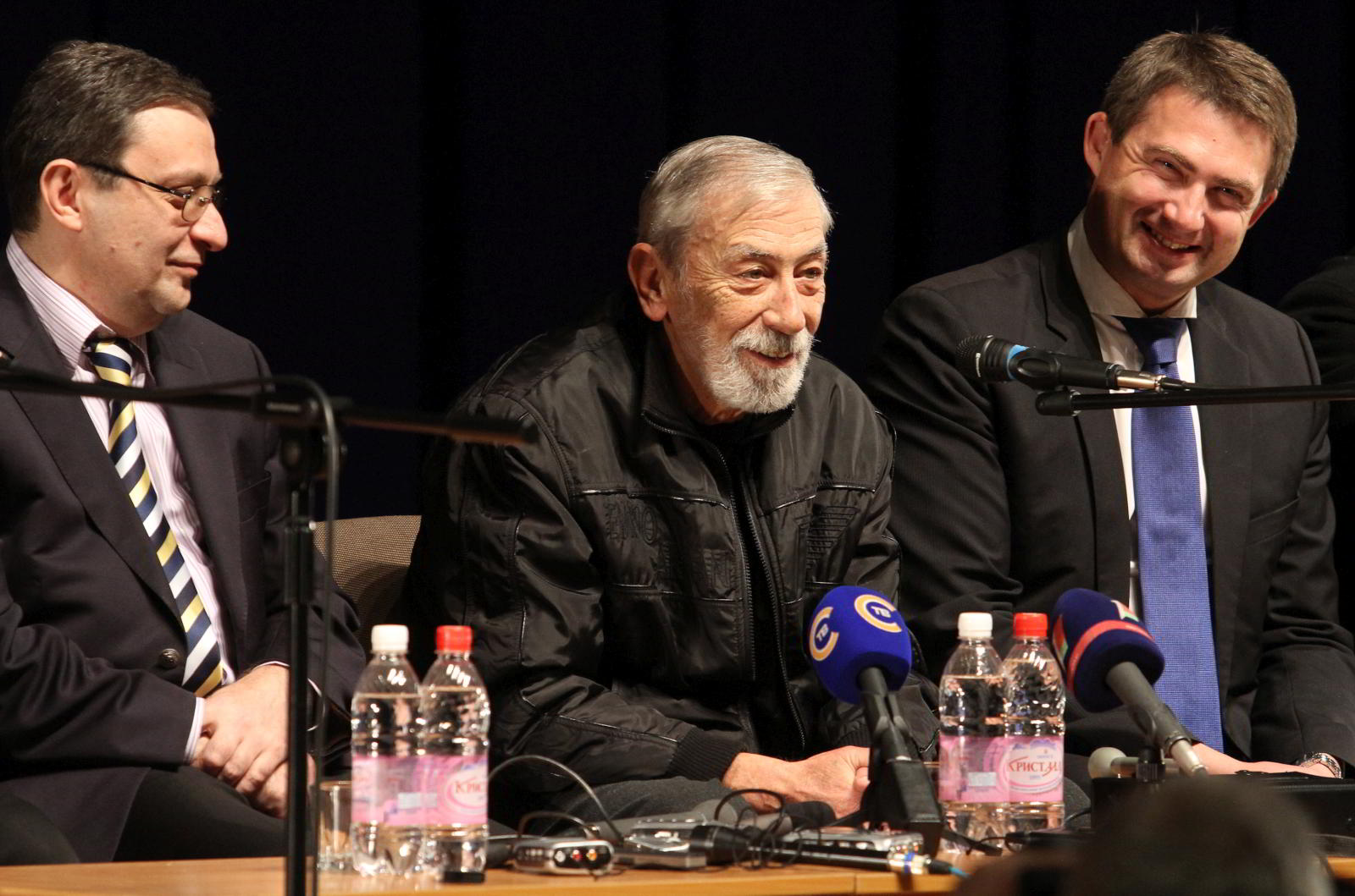 Vakhtang Kikabidze at the press conference Listapad-2010